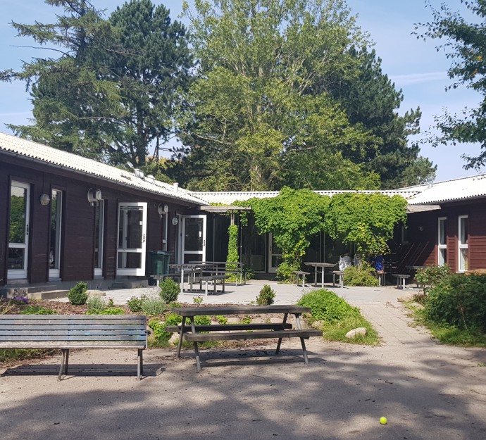 Gårdmiljø i klub Carlsvognen